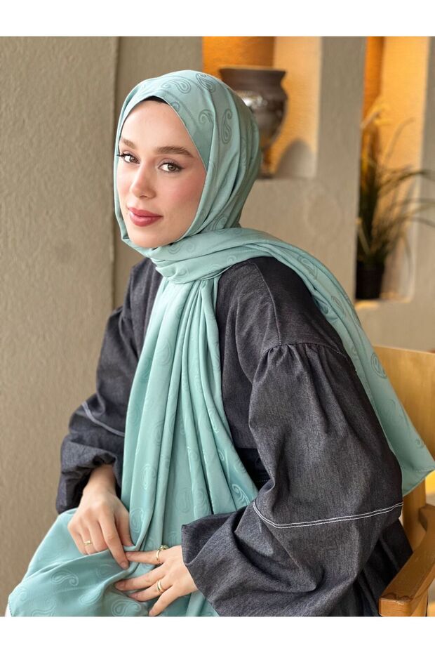 شال بنمط اللوز من سلسلة الجاكار الحريرية