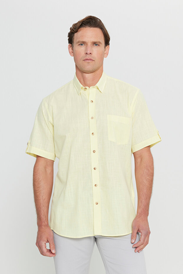 Erkek Açık Sarı Comfort Fit Rahat Kesim Düğmeli Yaka Keten Görünümlü %100 Pamuk Kısa Kollu Gömlek - 1