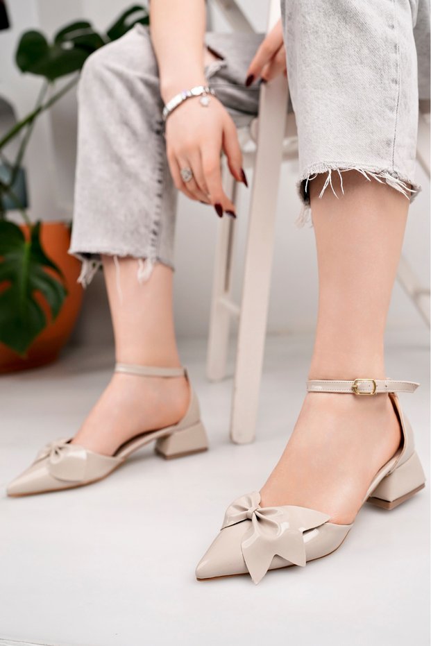 Women's Beige Patent Leather Heeled Bow Shoes