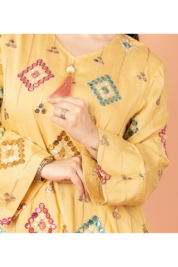 جلابية متلألئة بأنماط هندسية - 2