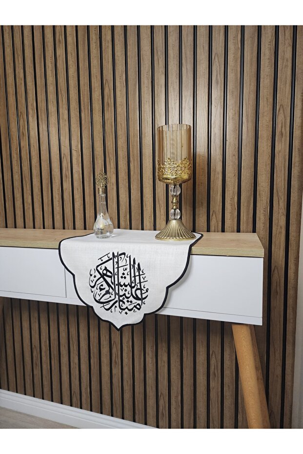 خط عربي مكتوب عليه رمضان مبارك