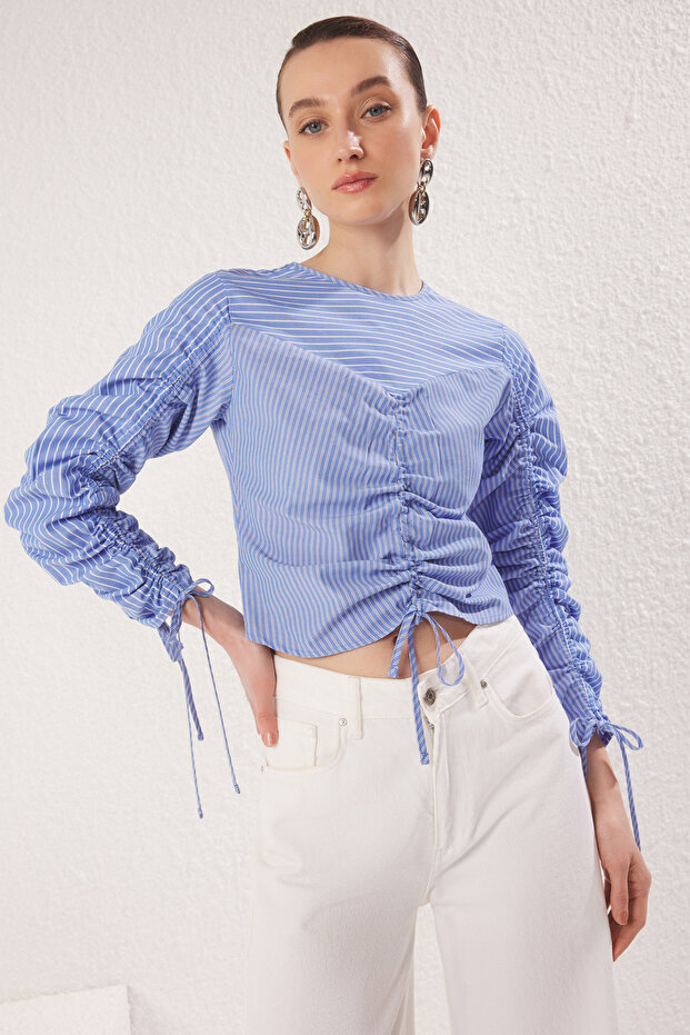 Mavi Kareli Bisiklet Yaka Büzgü Detaylı Crop Dokuma Bluz TWOSS25BZ00256 - 1