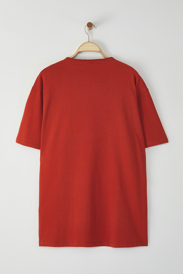Kiremit Büyük Beden Oversize/Geniş Kesim %100 Pamuklu Yaka Detaylı T-Shirt TMNSS25BF00035 - 4