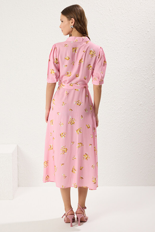 Pembe Kuşaklı Çiçekli Midi Dokuma Gömlek Elbise TWOSS20EL1559 - 5