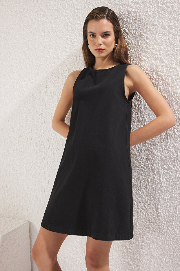 Siyah Volanlı Oversize Mini Denim Elbise TWOSS23EL01942 - 2