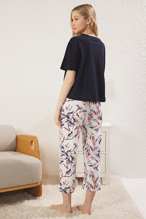 Lacivert %100 Pamuklu Çiçekli T-shirt & Kapri Örme Pijama Takımı THMSS24PT00216 - 5