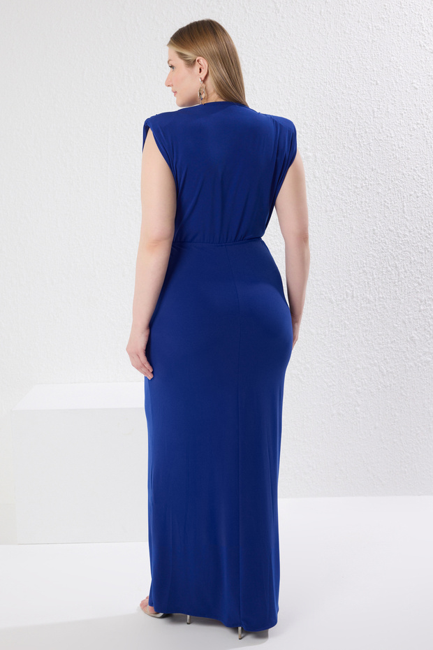 Saks Büzgü Detaylı Yırtmaçlı Vücuda Oturan Örme Büyük Beden Elbise TBBSS25AH00119 - 5