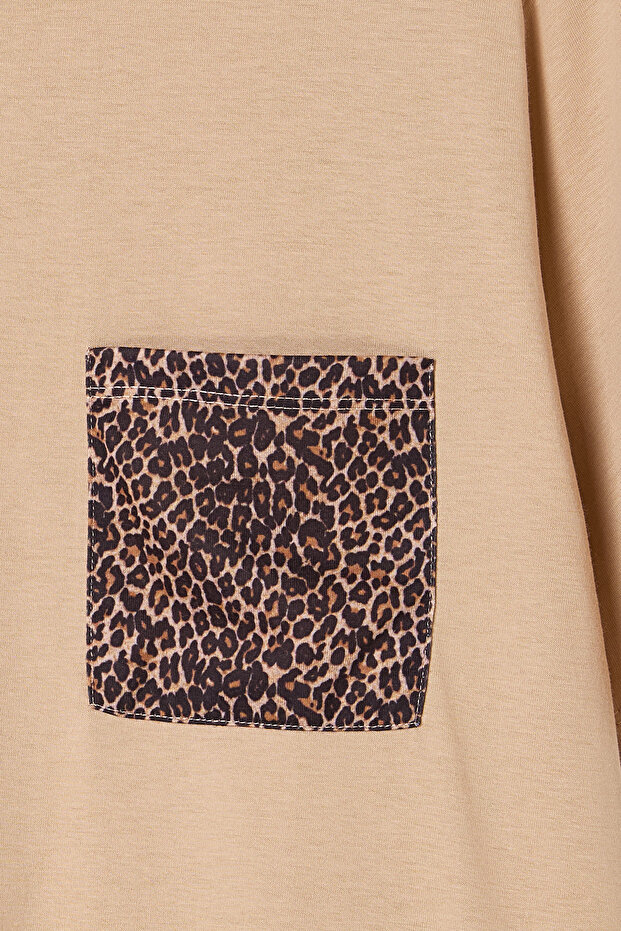 Bej Oversize Animal Baskılı Cep etaylı %100 Pamuk Örme Büyük Beden T-shirt TBBSS24BF00059 - 6