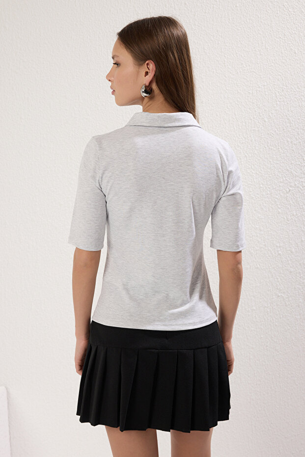 Gri Melanj Polo Yaka Truvakar Kol Fitted/Vücuda Oturan Örme Bluz TWOSS25BZ00027 - 4