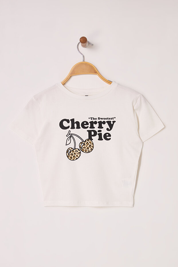 Ekru Slogan ve Kiraz Baskılı Crop Fitted/Vücuda Oturan Örme T-Shirt TWOSS25TS00036 - 5
