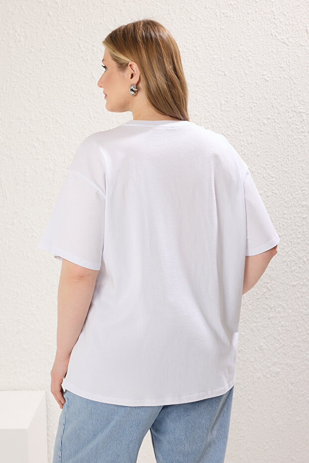 Beyaz Yapıştırma Ayna Aksesuarlı Örme Büyük Beden Tshirt TBBSS25BF00040 - 4