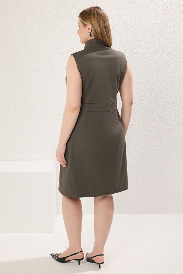 Khaki megfordítható cipzáras mini szőtt nagy méretű ruha TBBSS25AH00112 - 4