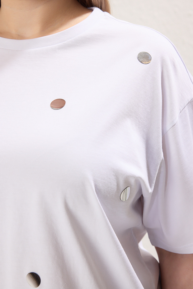 Beyaz Yapıştırma Ayna Aksesuarlı Örme Büyük Beden Tshirt TBBSS25BF00040 - 3