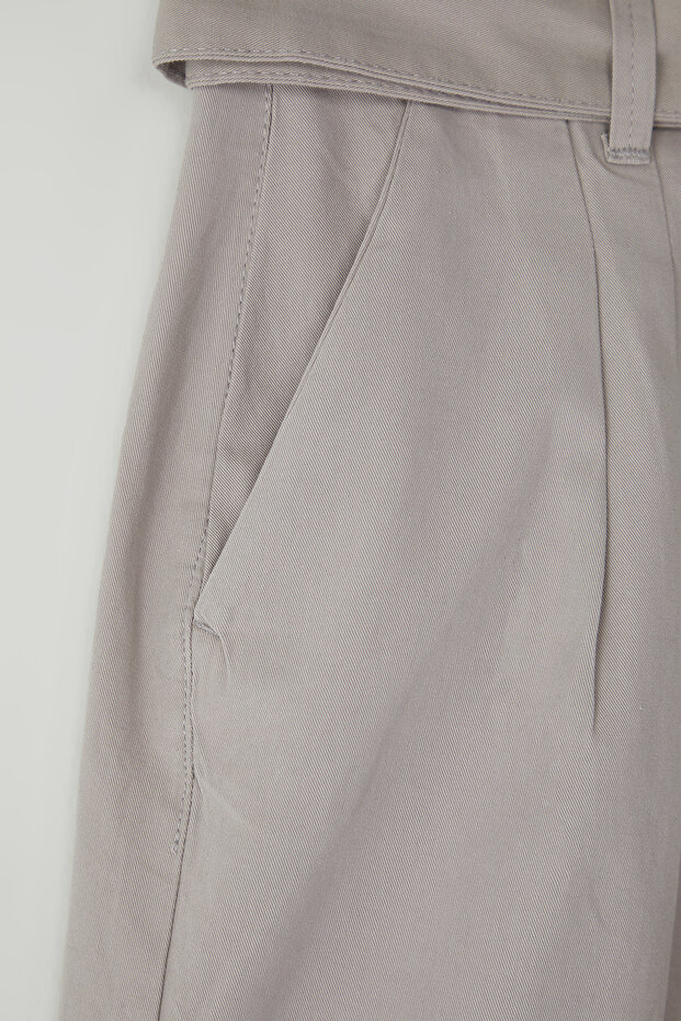 Erkek Taş Oversize Fit Gabardin Kemer Detaylı Şort & Bermuda TMNSS25SR00025 - 5