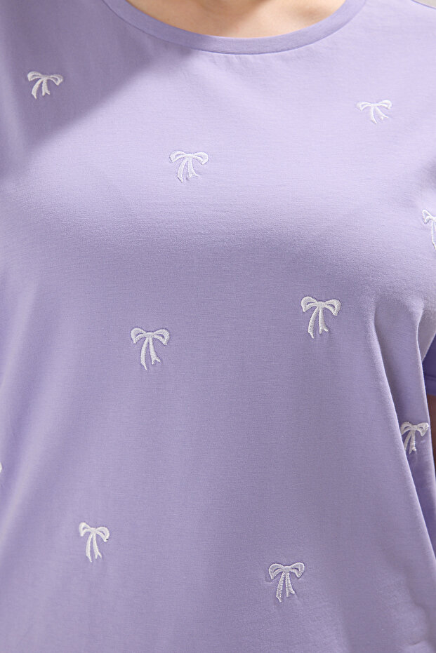 Lila Relaxed Çiçek Nakış Detaylı %100 Pamuk Örme Büyük Beden T-shirt TBBSS24BF00029 - 3