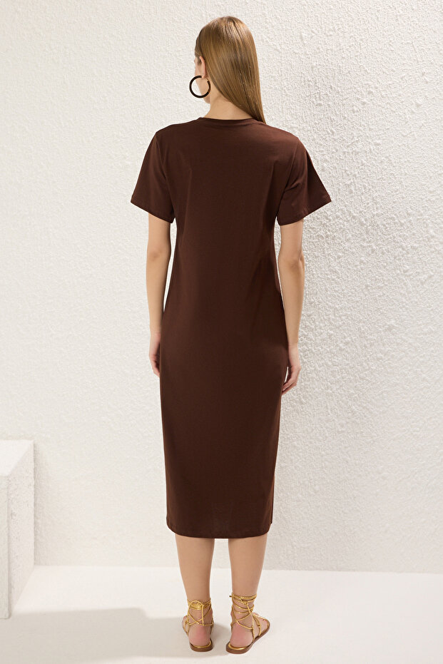 Kahverengi %100 Pamuk Yırtmaçlı Shift/Rahat Kesim Örme T-shirt Elbise TWOSS24EL00140 - 4