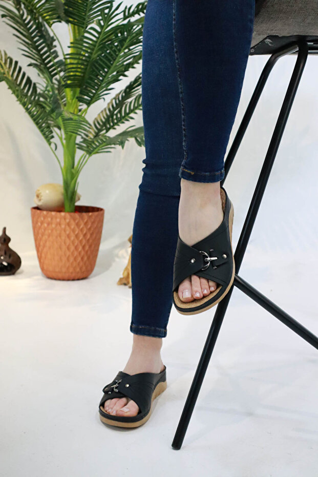 Anchor Buckle Soft and Lightweight Thick Sole Women's Sports Slippers Black