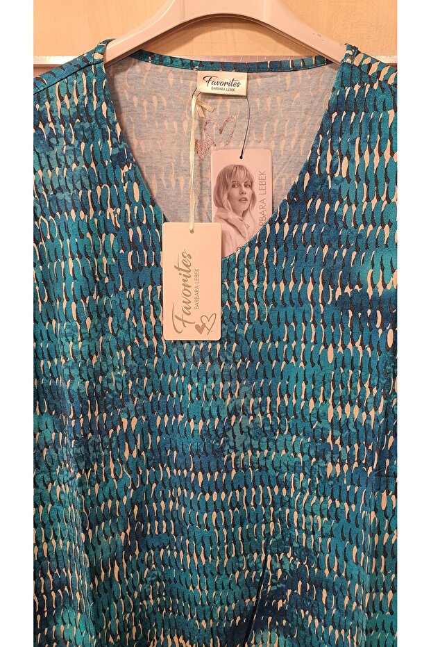 بلوزة منقوشة بأكمام طويلة ورقبة على شكل حرف V - 4