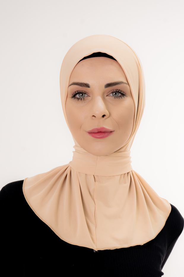 شال عملي جاهز للحجاب مع أزرار كبس باللون البيج/ مناسب للبحر وحمام السباحة