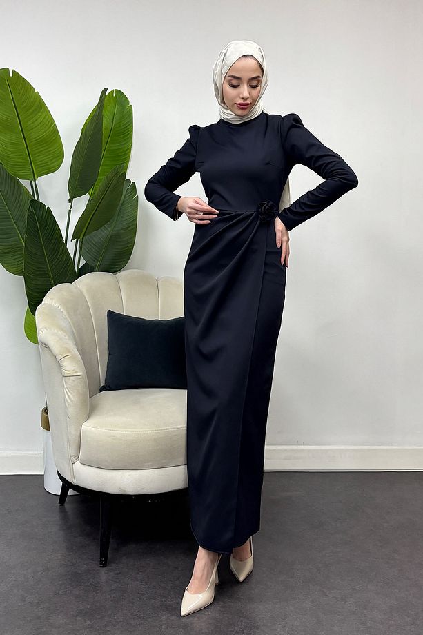 Zümra Model Krep Kumaş Gül Detaylı Elbise - 3