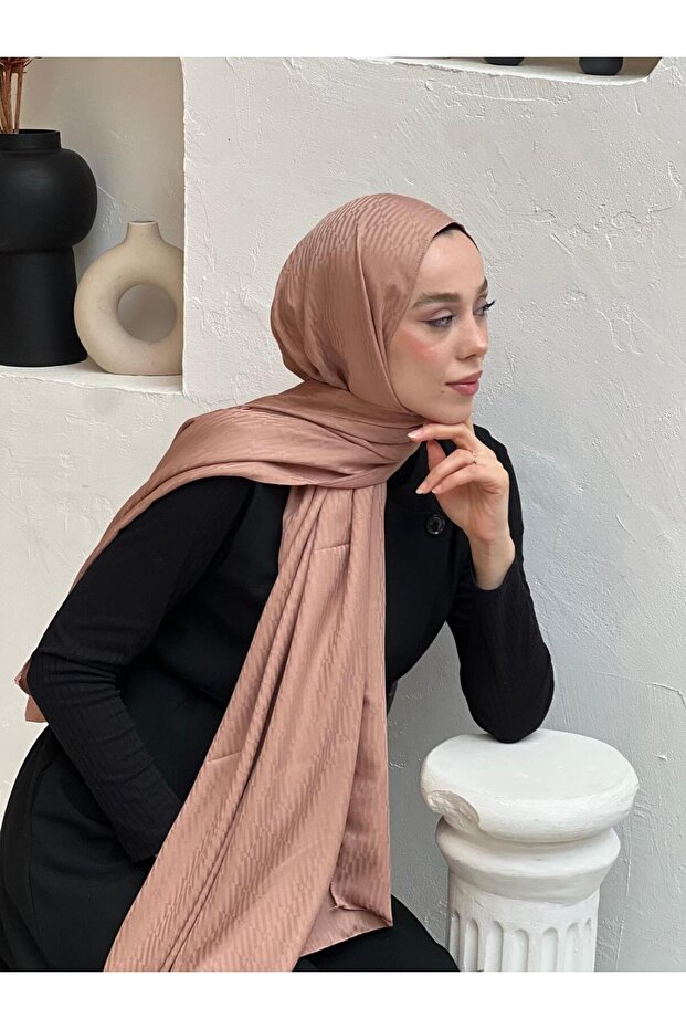 شال بنمط شيفرون من سلسلة الجاكار الحريرية
