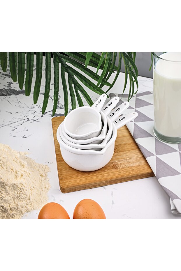 Set of 4 Porcelain Measuring Cups 250/125/80/60 ml
