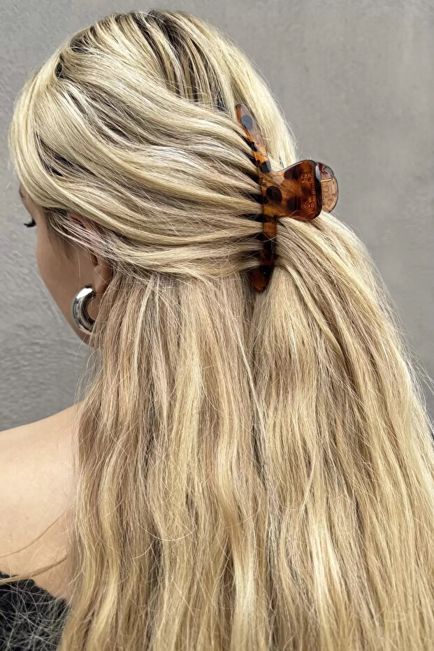 Brown Leopard Patterned Latch Buckle - 1