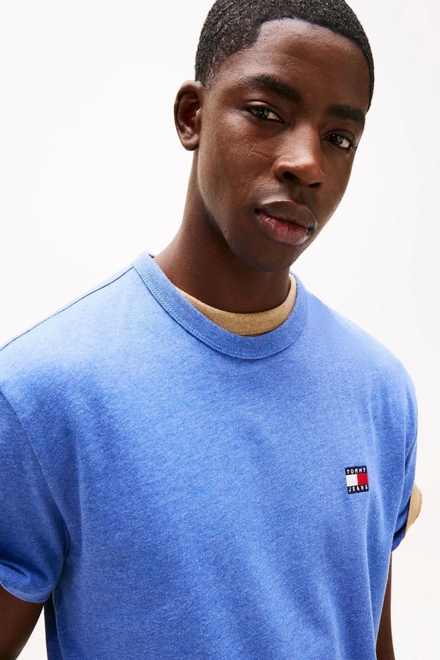 Tommy Jeans TJM REG BADGE TEE EXT Erkek MAVİ T-shirt DM0DM20322DSF - 4