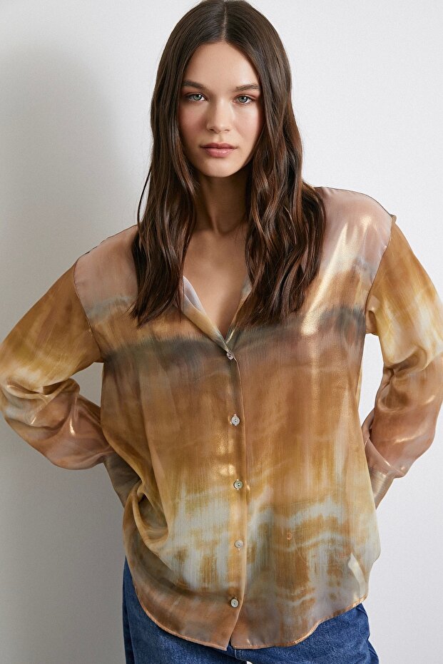 قميص مجعد منقوش باللون الكاكي - 3