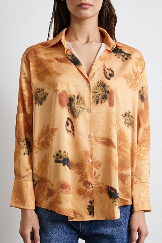 Salmon Colored V-Neck Patterned Shirt - 2