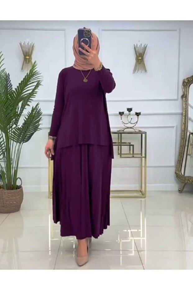 طقم نسائي من القماش الرملي بتنورة ليكرا كاملة ومطوي من الأسفل