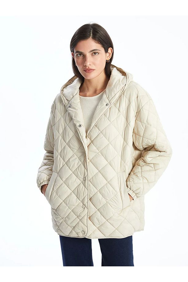 LCWAIKIKI Classic Bej Kapüşonlu Kapitone Oversize Kadın Şişme Mont T T - 1