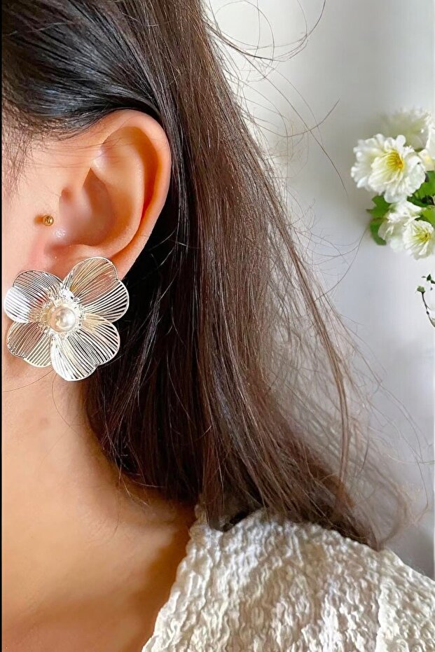 Special Series Pearl Detailed Wire Flower Earrings 5cm