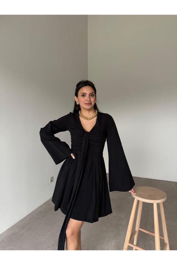 Black Collar Detailed Dress