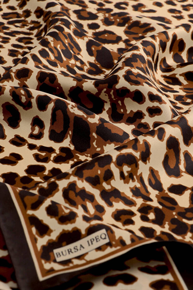 وشاح حريري بنمط الفهد البني - 3