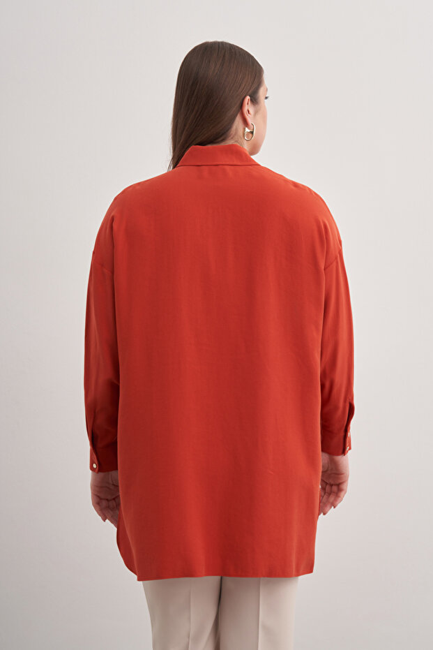 بلوزة بشعار معدني مطوي - 5