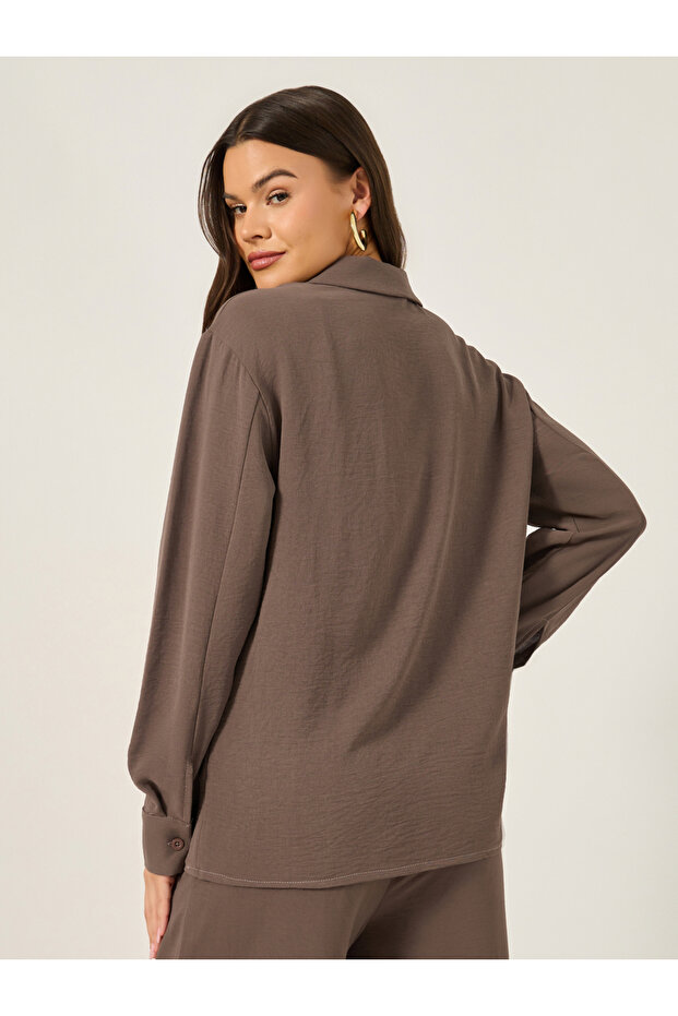 بلوزة ملفوفة كبيرة الحجم مع تفاصيل ياقة مدببة - 5