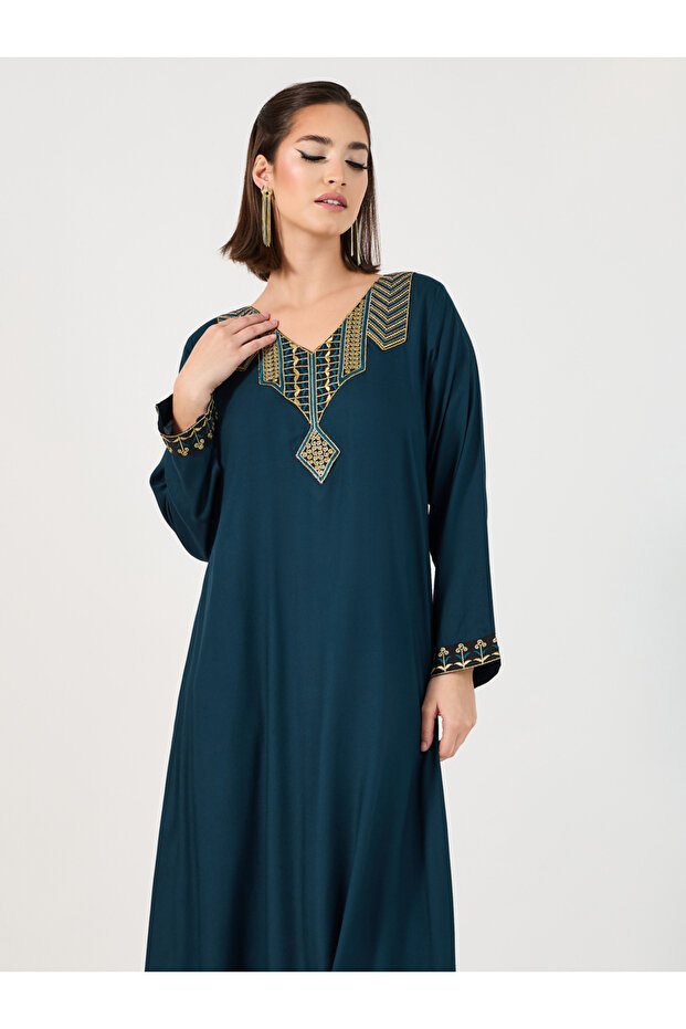 جلابية مطرزة برقع على شكل حرف V - 5