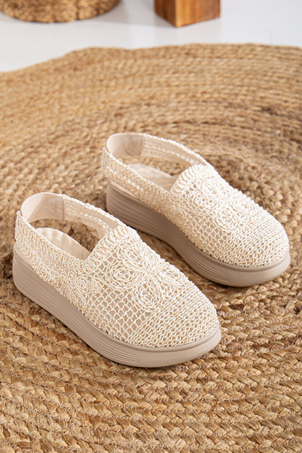 001 Lace Braided Back Rubber Supported Closed Toe Stylish Sandals Please Prefer 1 Size Smaller!! !