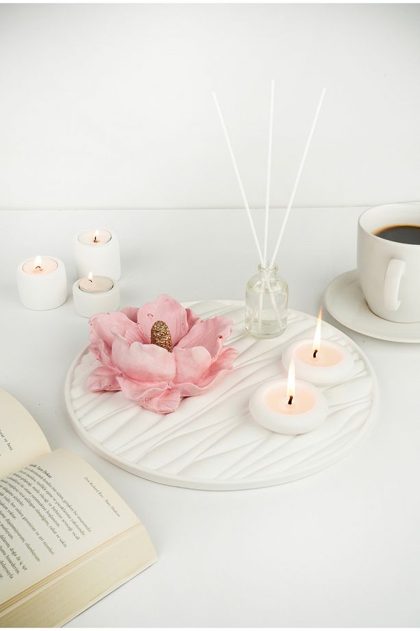 DEV ÇİÇEKLİ SERİ -Dalgalı Desen Tepsi pembe Dev Çiçek 2Mumluk+koku - 1