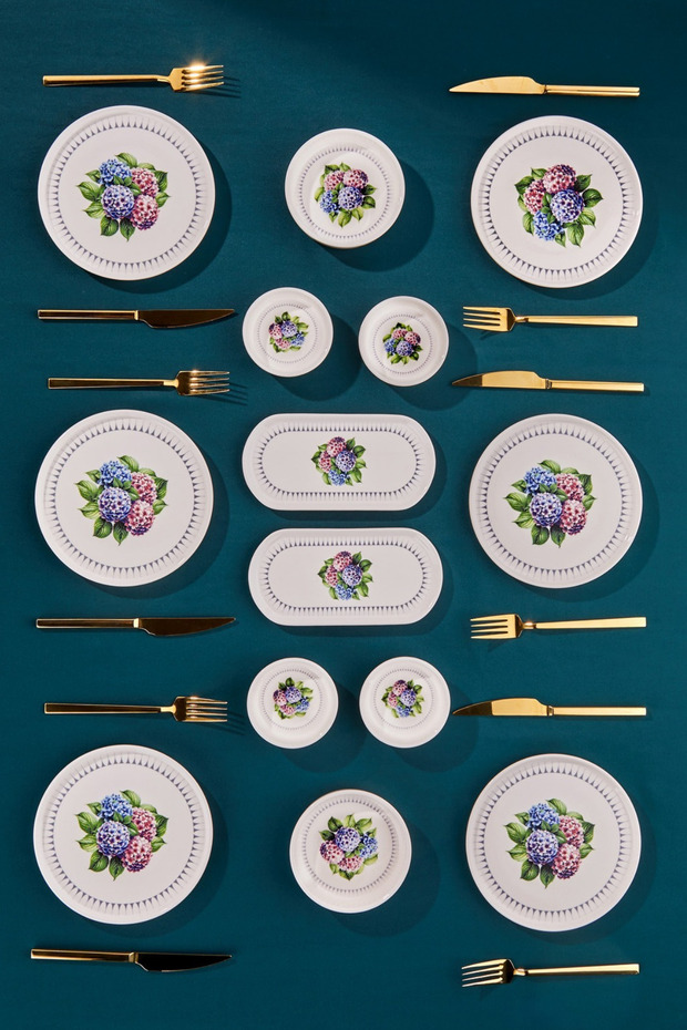 14-Piece 6-Person Hydrangea Lux Porcelain Breakfast Set and Presentation Set - 1