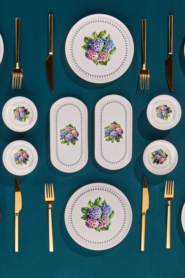 14-Piece 6-Person Hydrangea Lux Porcelain Breakfast Set and Presentation Set - 4