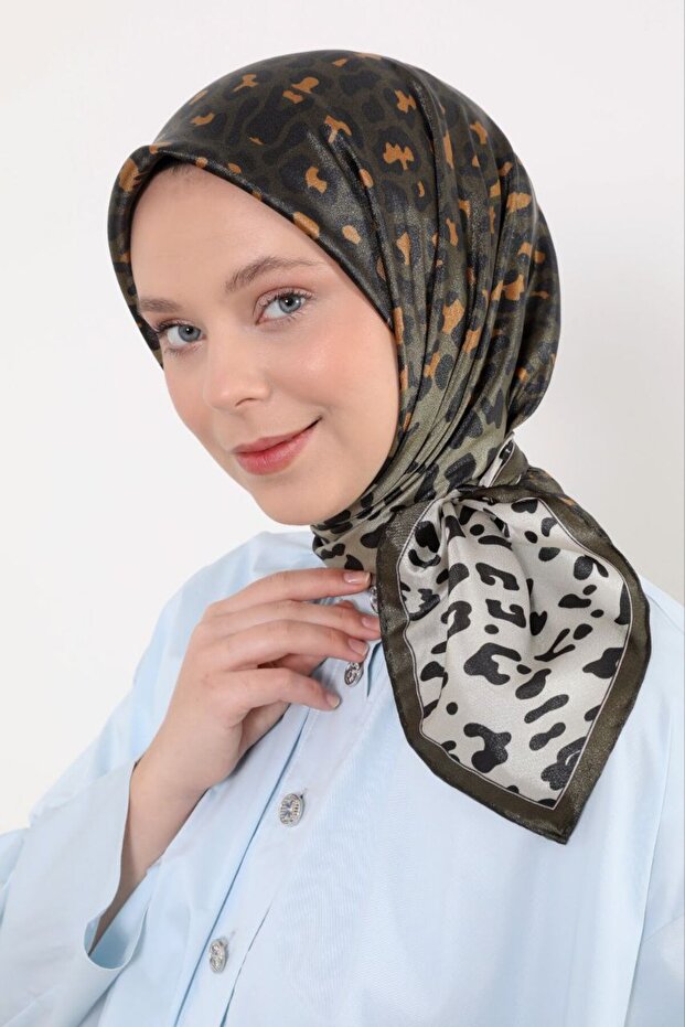 Leopard Pattern Sparkling Crystal Scarf - 1
