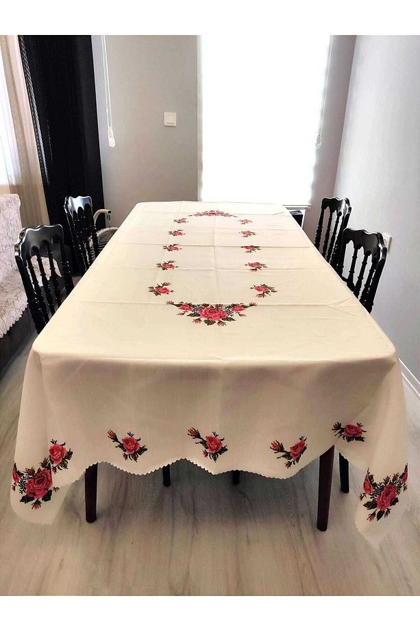 Kırmızı Çiçekli Kanaviçe Desenli Dertsiz Masa Örtüsü - 5