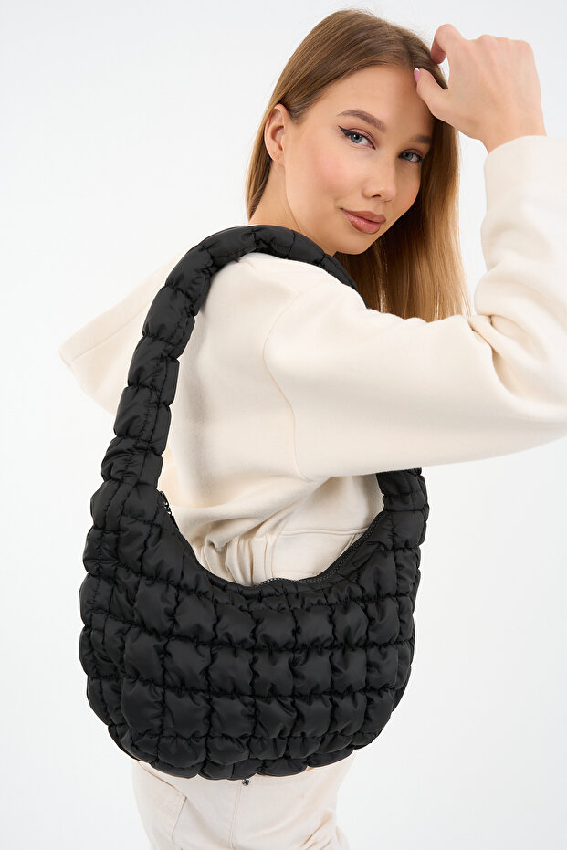 Cluody Bag Black Baguette Women's Quilted / Quilted Puff Hand and Shoulder Bag Length: 25 Width: 35 Handle: 60 cm