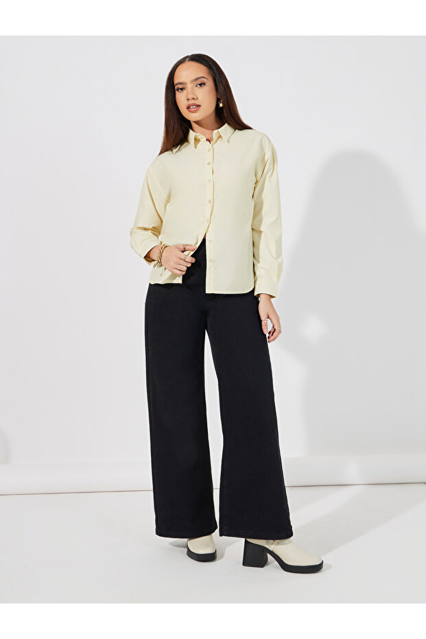 قميص سادة بقصّة عادية مع ياقة - 2