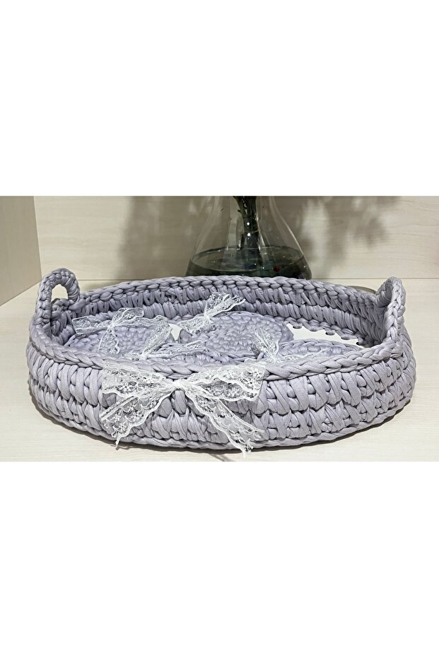 HAND KNITTED PRESENTATION TABLE - 1