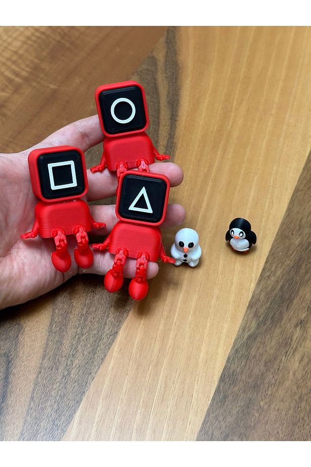 Squid Game Guard Figür Seti + HEDİYE Minik Kardan Adam & Penguen! - 2