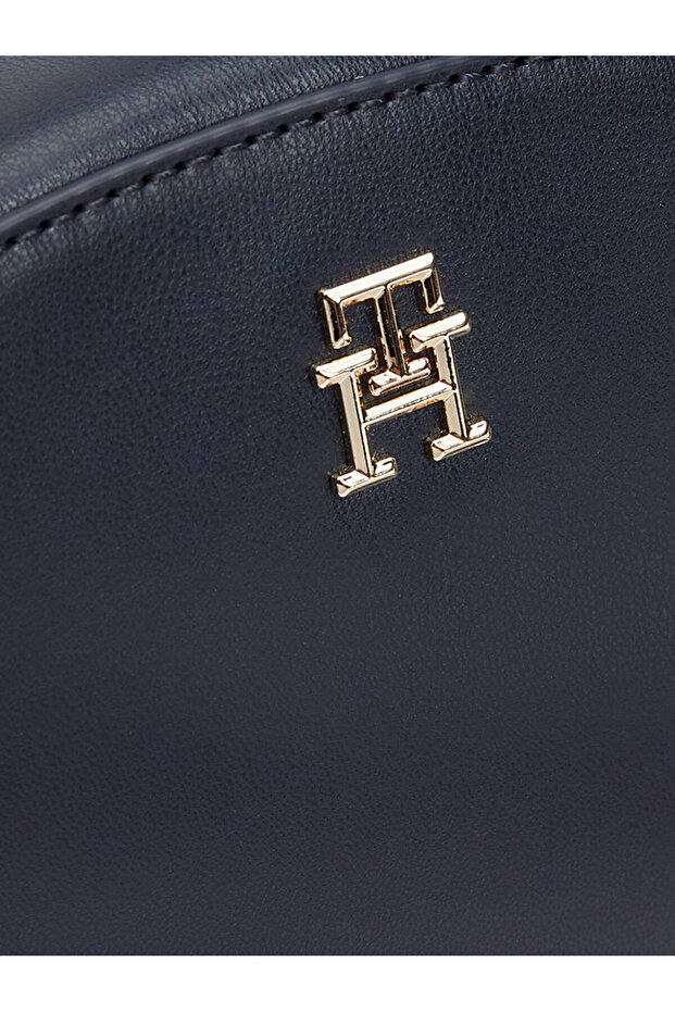 TH FRESH CAMERA BAG CORP - 4