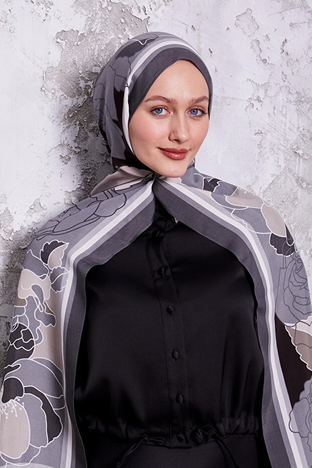 شال ملكي بنمط زهرة رمادية - 2